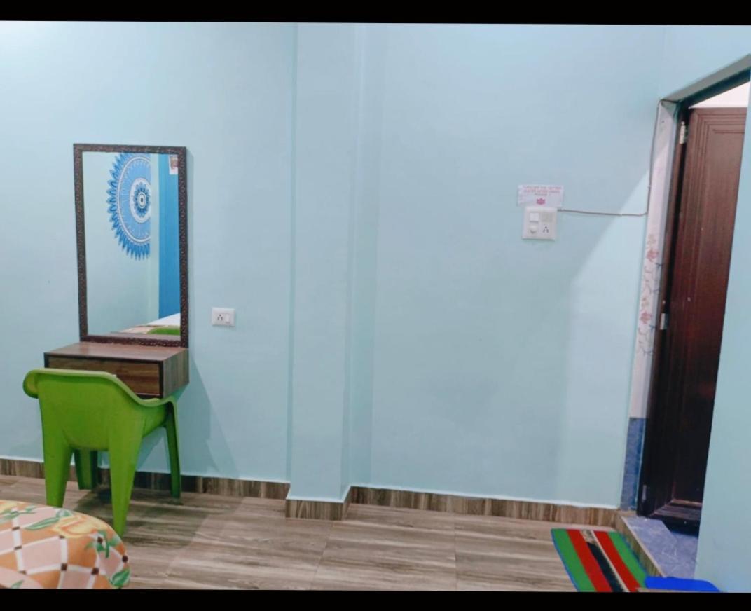 Lotus Paying Guest House Varanasi Exterior photo